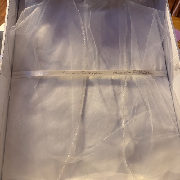 Bead and Pearl Trimmed Chapel Length Veil Davids bridal unopened from Davids bri - Picture 12 of 12